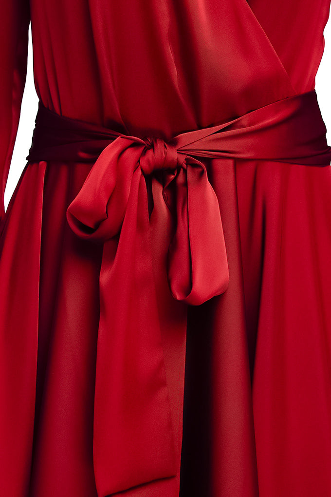 Dress with a highlighted waist