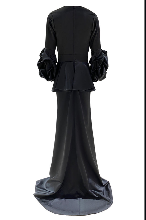 Dress with train and puff sleeves