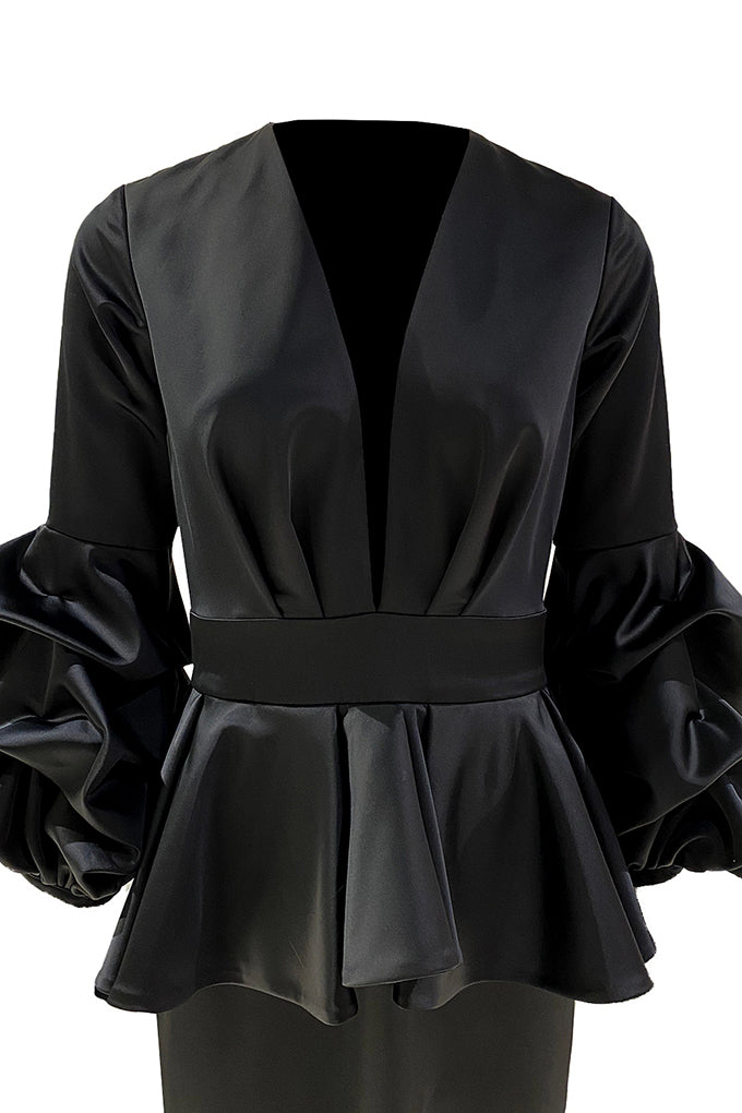 Dress with train and puff sleeves